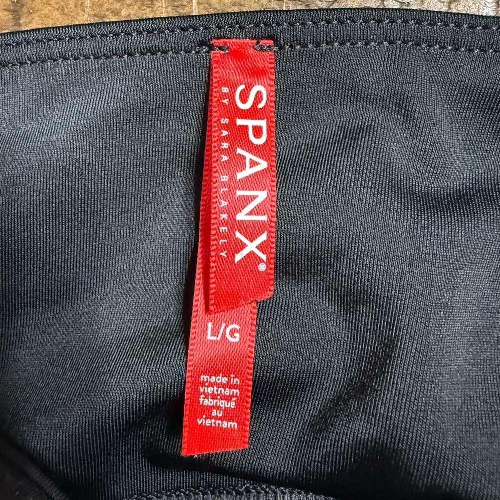 SPANX faux leather cropped 19” inseam Black Leggings - Picture 4 of 9